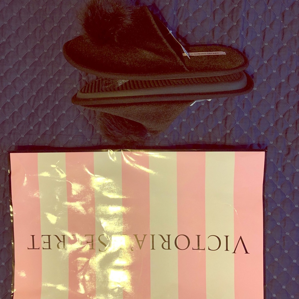 NWT Victoria secret slippers large 8/9